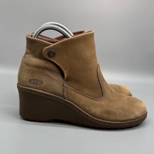 KEEN Akita Women's 8.5 Brown Ankle Boots Wedge Heel Slip-On Round Toe Comfort